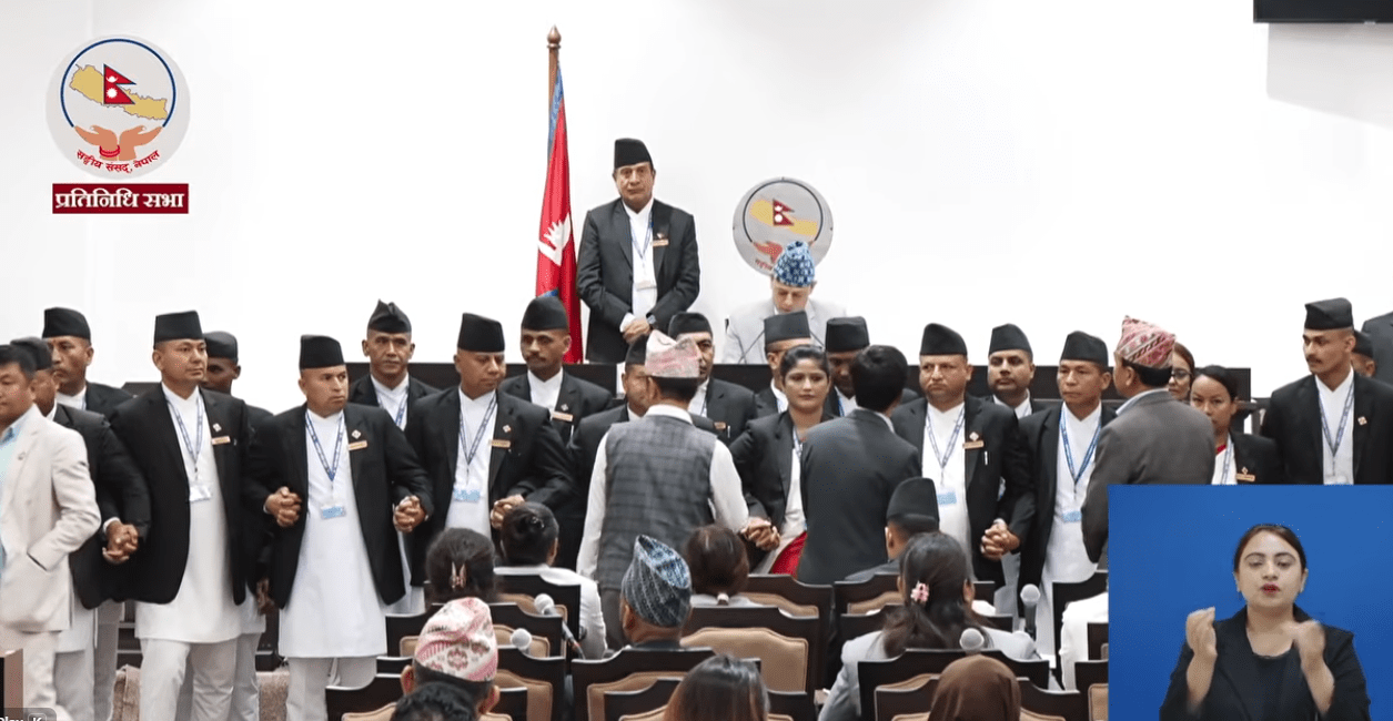 हर्क साम्पाङसहित श्रम संस्कृति पार्टीका सांसदद्वारा वेल घेराउ, प्रतिनिधिसभा बैठक १५ मिनेट स्थगित