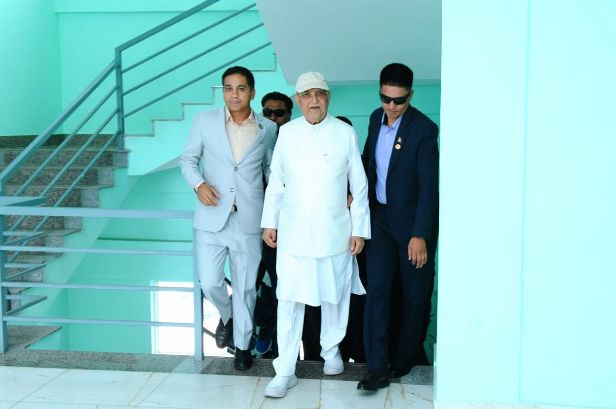 संसदीय दलको बैठकमा सहभागी हुन पुगे ओली, बैठक केहीबेरमा सुरु हुँदै