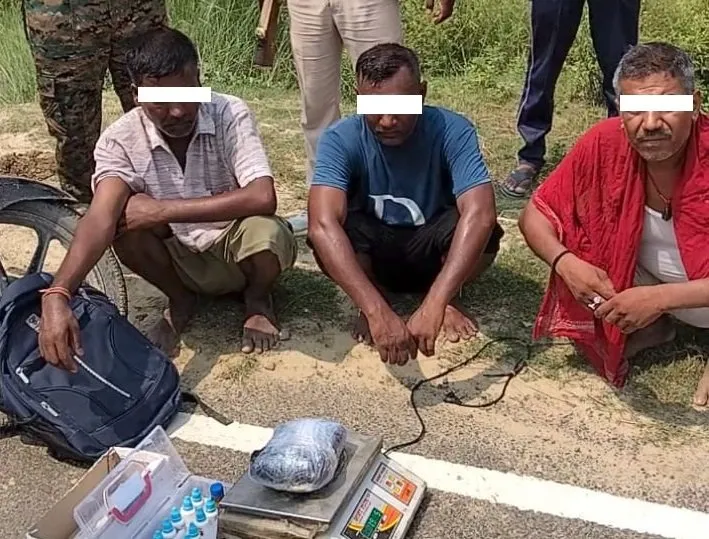 नेपाल–भारत सीमाबाट दुई किलो अफिमसहित तीन जना पक्राउ
