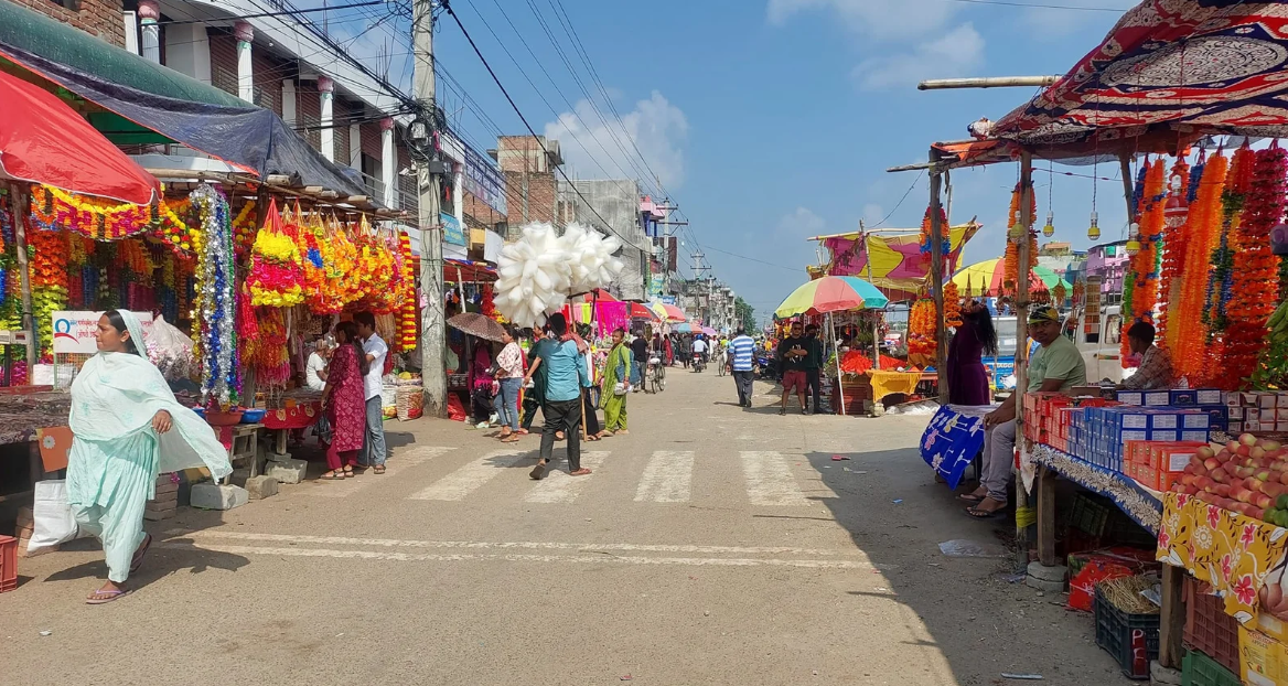 ६ लेन सडक अतिक्रमण हटाइँदै: शनिबारसम्म फुटपाथ खाली गर्न अन्तिम चेतावनी