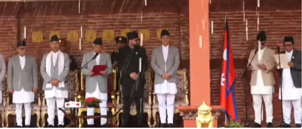 सुधन गुरुङ र महावीर पुनले लिए मन्त्री पदको शपथ