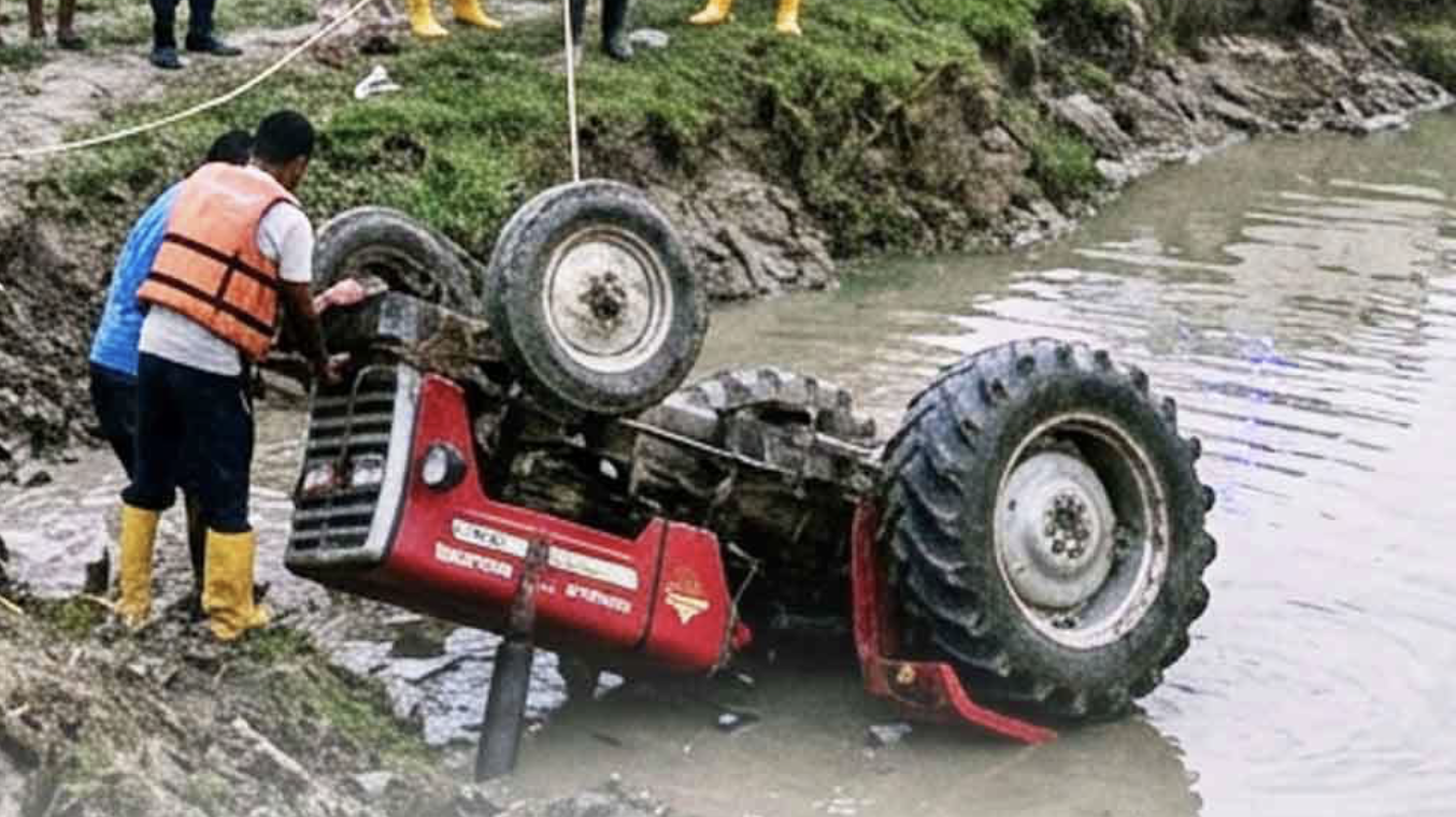 खेत जोत्ने क्रममा ट्याक्टर पोखरीमा पल्टिँदा बारामा चालकको मृत्यु