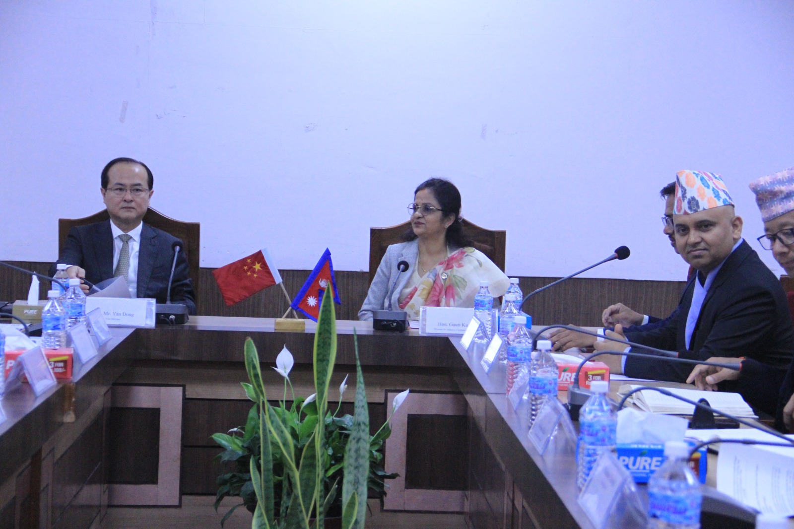 नेपाल–चीनबीच व्यापार र लगानी प्रवर्द्धनमा सहमति, मन्त्री गौरी यादव र चिनियाँ उपमन्त्री यान दोङबीच भेट
