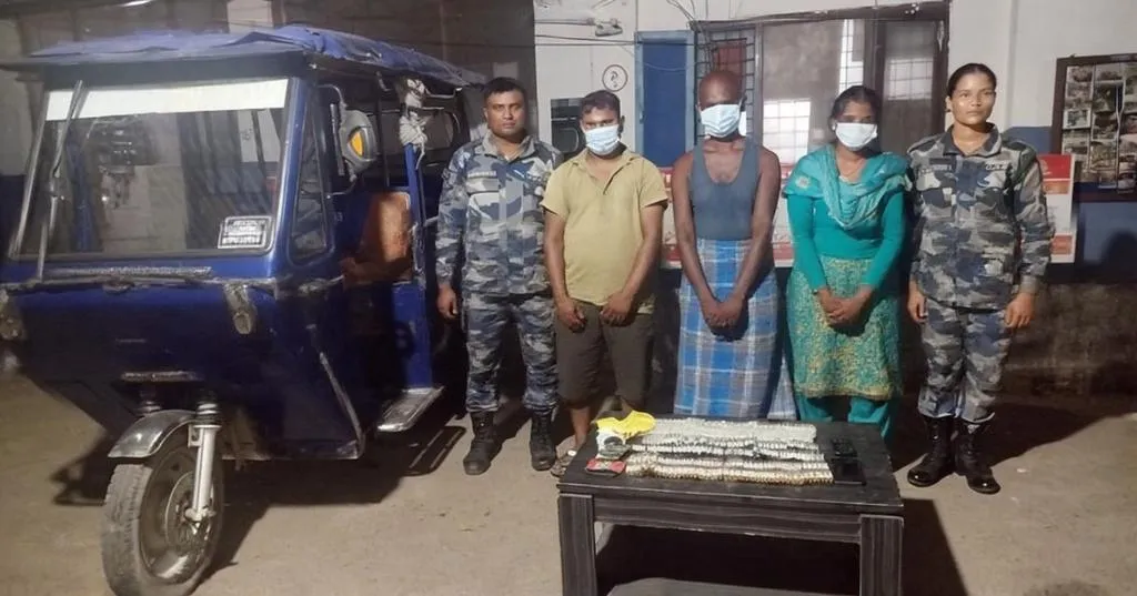 पर्सामा प्रतिबन्धित लागूऔषधसहित तीन पक्राउ, पाँच लाख बराबरका अवैध औषधि पनि बरामद