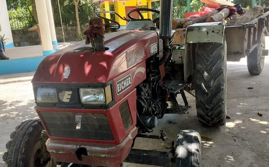 महोत्तरीमा अवैध सालको काठसहित ट्याक्टर नियन्त्रणमा, चालक फरार