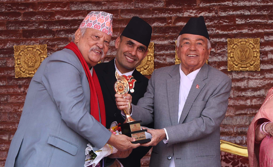 ७२ वर्षमा उत्कृष्ट अभिनेताको अवार्ड जितेपछि नीर शाह: अभिनयलाई उमेरले हेर्नु हुँदैन